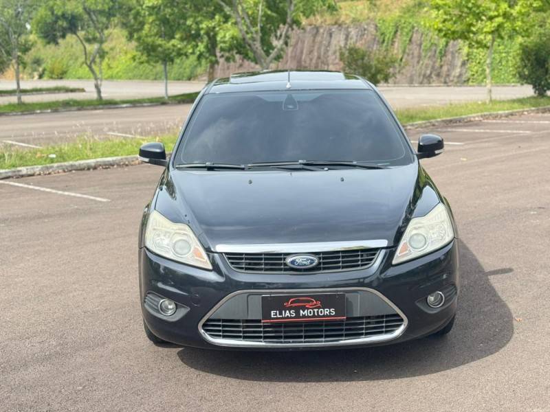FORD - FOCUS - 2011/2012 - Preta - R$ 47.000,00