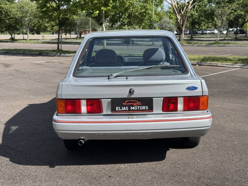 FORD - ESCORT - 1995/1995 - Cinza - R$ 20.000,00