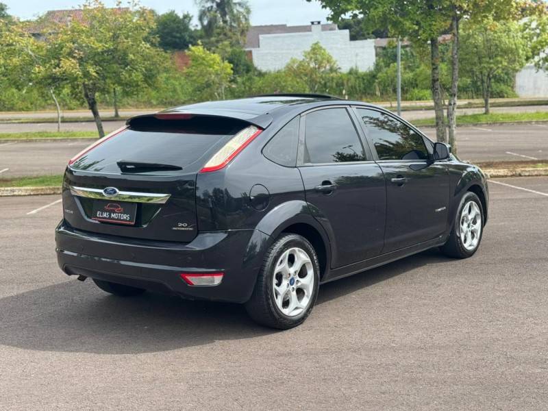 FORD - FOCUS - 2011/2012 - Preta - R$ 47.000,00