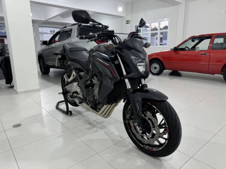 HONDA - CB 650 - 2015/2015 - Preta - R$ 39.900,00